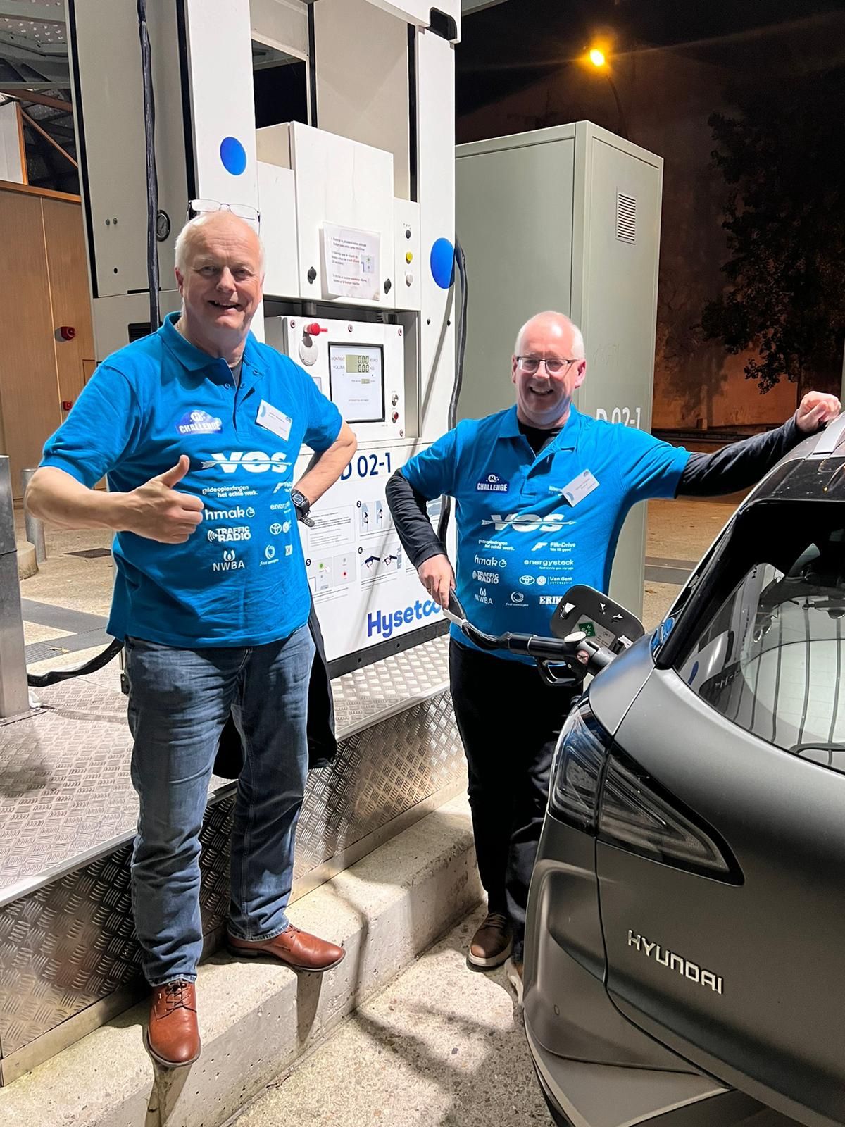 Refuelling hydrogen cars at a HYSETCO station during the 24H2 Challenge